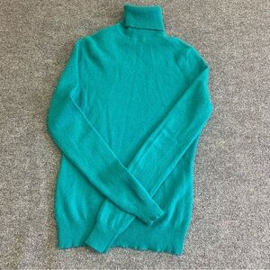100% Cashmere Turtleneck Sweater